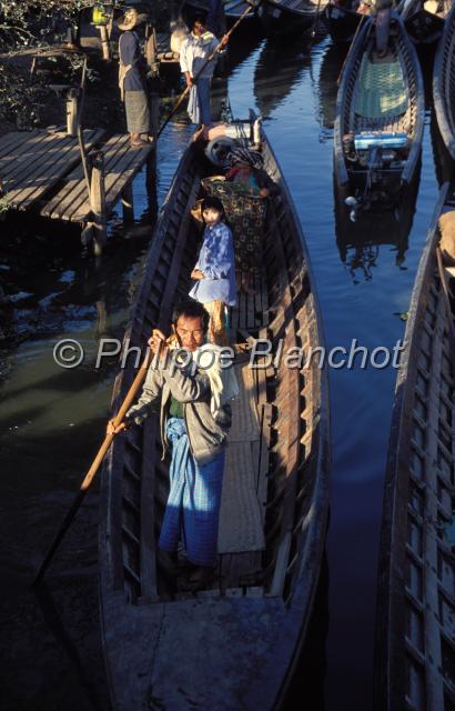 birmanie 07.JPG - Embarcadère de Nyaungshwe (Yaunghwe)Lac InleBirmanie (Myanmar)